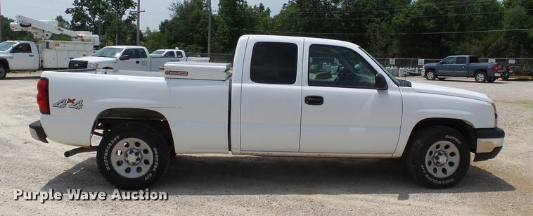 image for item K3271 2006 Chevrolet Silverado 1500 Ext. Cab pickup truck