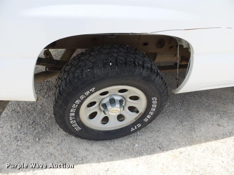 image for item K3271 2006 Chevrolet Silverado 1500 Ext. Cab pickup truck