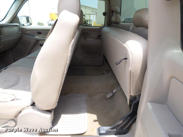 image for item K3271 2006 Chevrolet Silverado 1500 Ext. Cab pickup truck