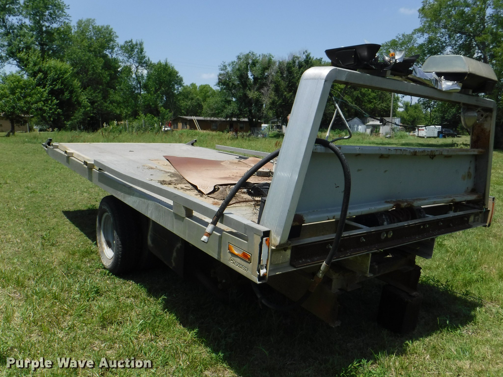 Chevron rollback bed in Longton, KS Item CA9616 sold Purple Wave
