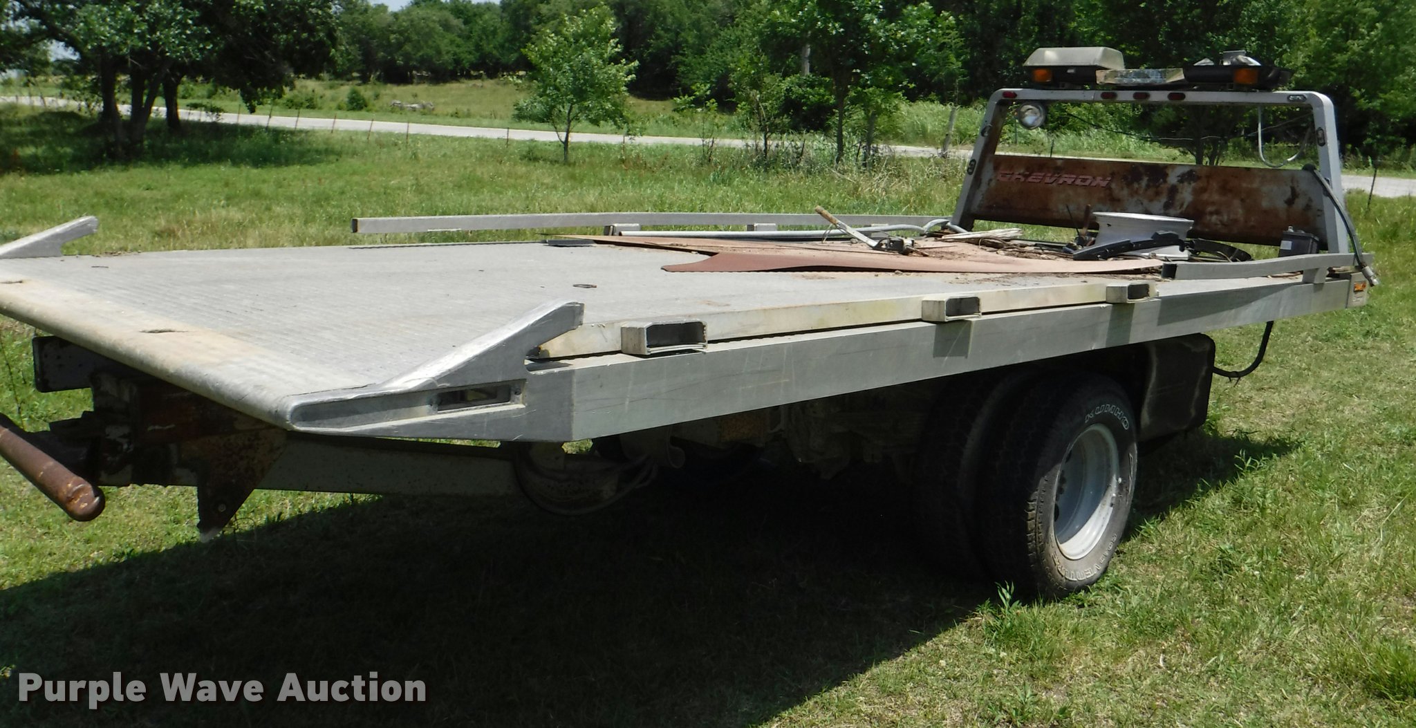 Chevron rollback bed in Longton, KS Item CA9616 sold Purple Wave