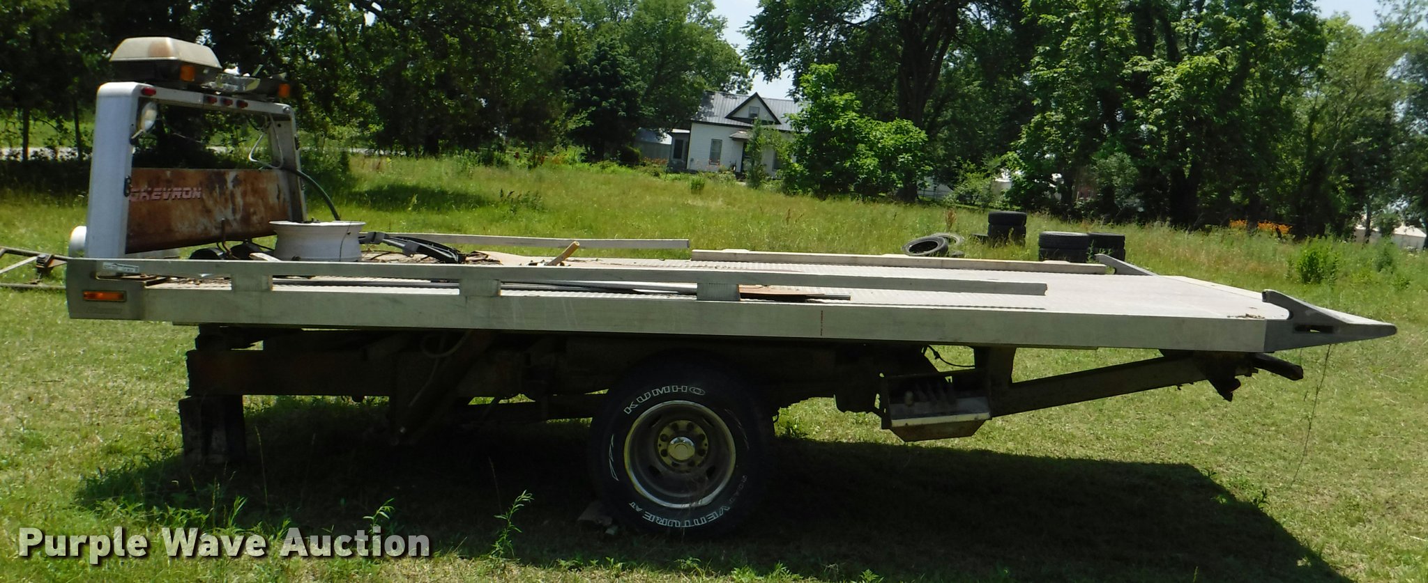Chevron rollback bed in Longton, KS Item CA9616 sold Purple Wave
