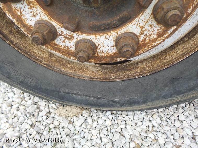 image for item DA3395 1998 Ford F800 bucket truck