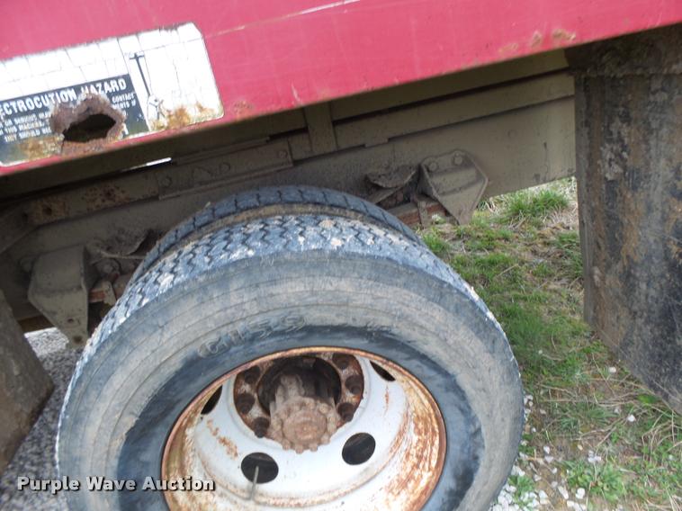 image for item DA3395 1998 Ford F800 bucket truck