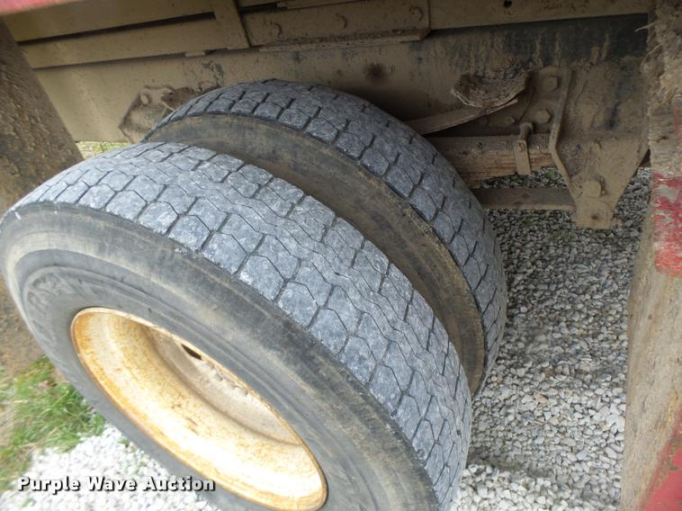 image for item DA3395 1998 Ford F800 bucket truck