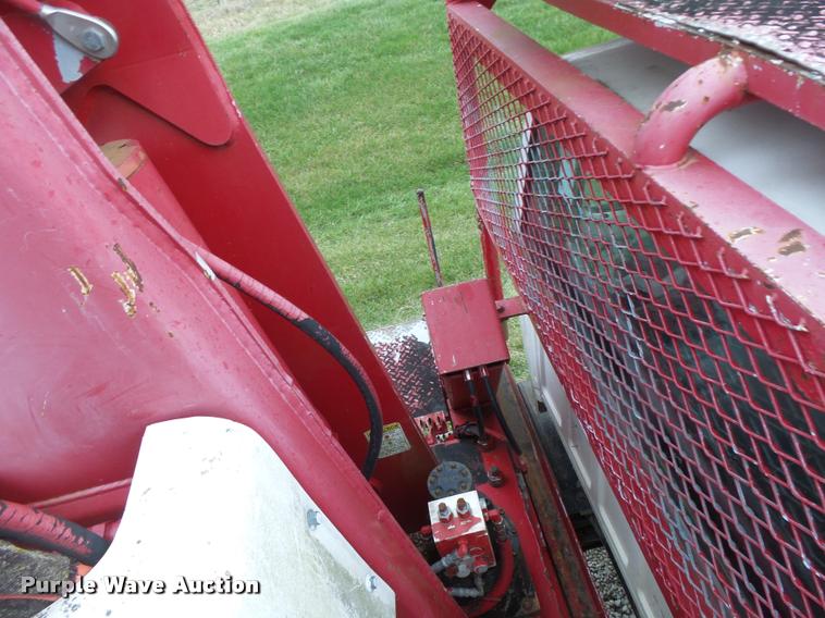 image for item DA3395 1998 Ford F800 bucket truck