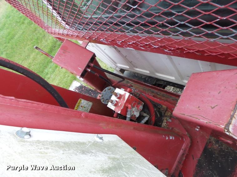 image for item DA3395 1998 Ford F800 bucket truck