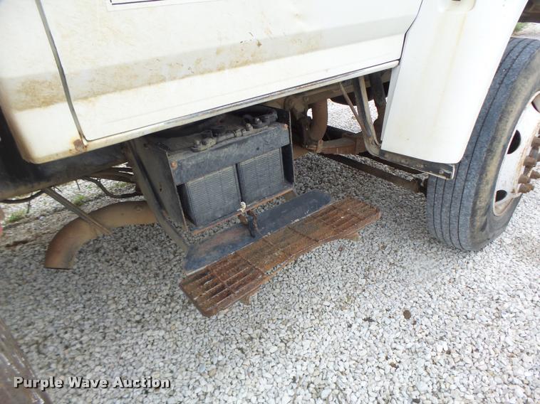 image for item DA3395 1998 Ford F800 bucket truck