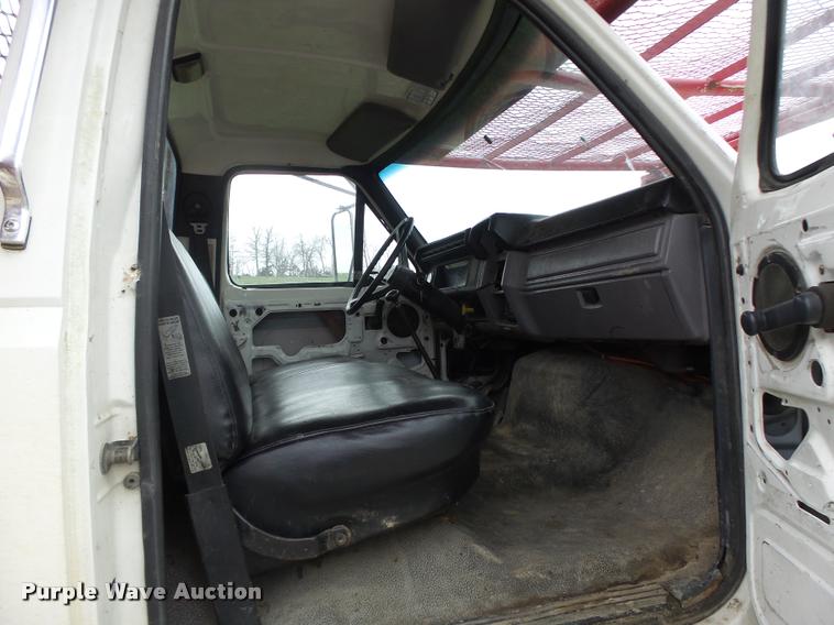 image for item DA3395 1998 Ford F800 bucket truck