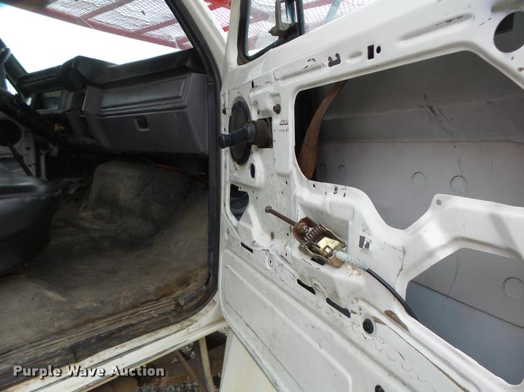 image for item DA3395 1998 Ford F800 bucket truck