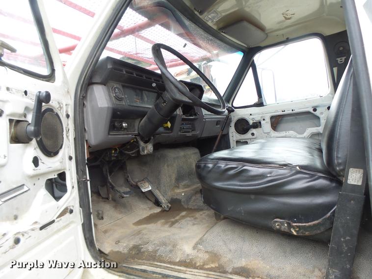 image for item DA3395 1998 Ford F800 bucket truck