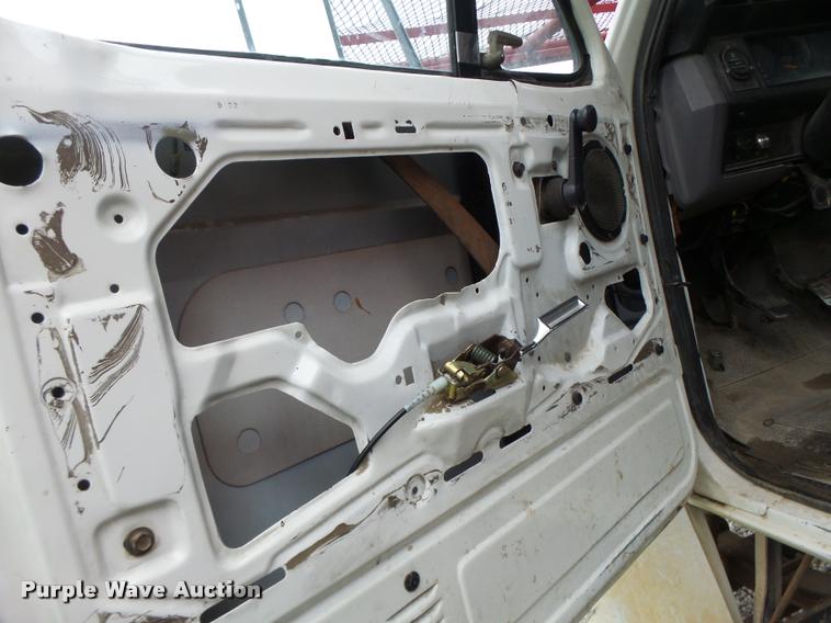 image for item DA3395 1998 Ford F800 bucket truck