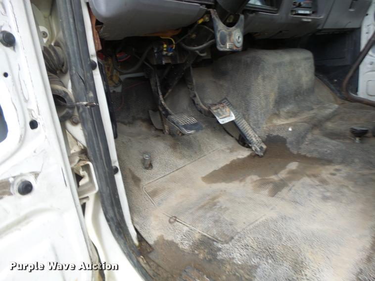 image for item DA3395 1998 Ford F800 bucket truck