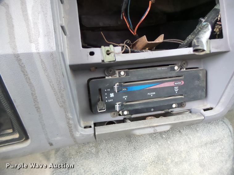 image for item DA3395 1998 Ford F800 bucket truck