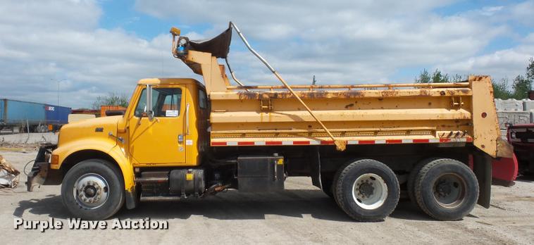 image for item DA4929 1998 International 4900 dump truck