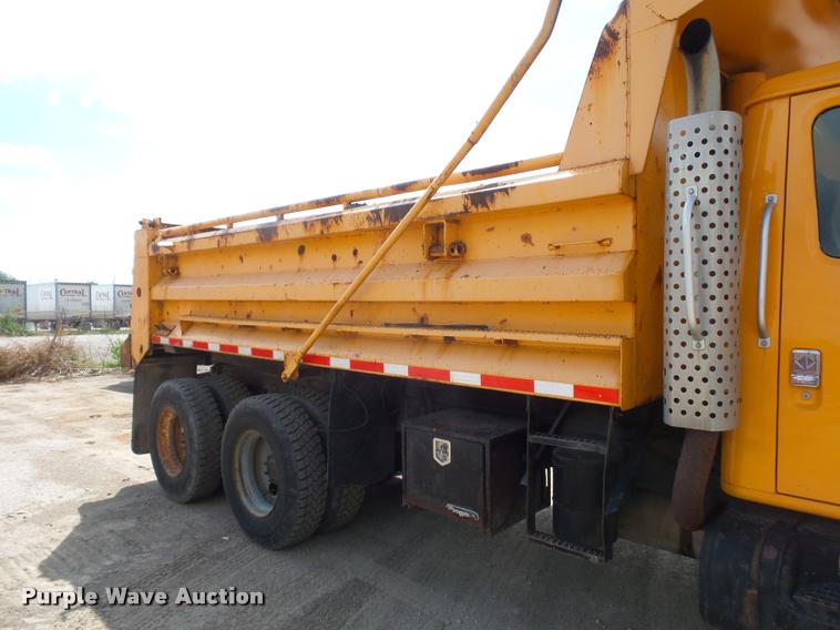 image for item DA4929 1998 International 4900 dump truck