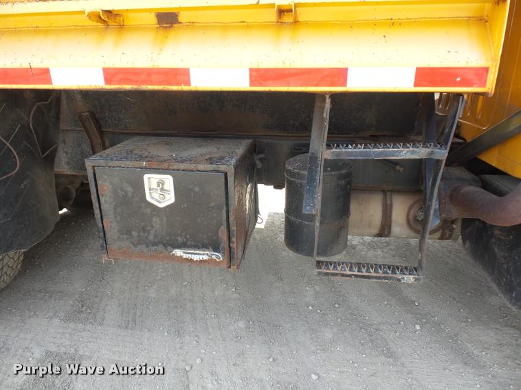 image for item DA4929 1998 International 4900 dump truck