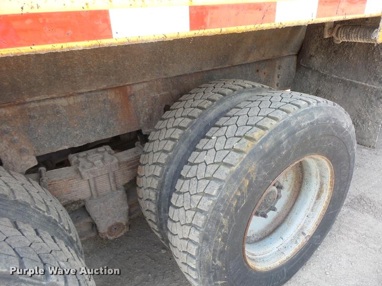 image for item DA4929 1998 International 4900 dump truck