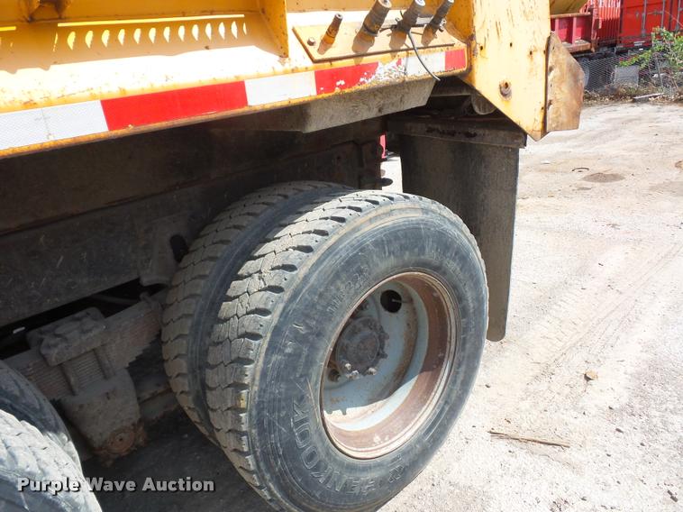 image for item DA4929 1998 International 4900 dump truck