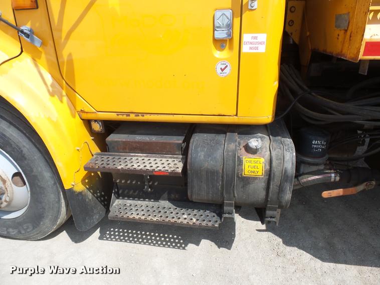 image for item DA4929 1998 International 4900 dump truck