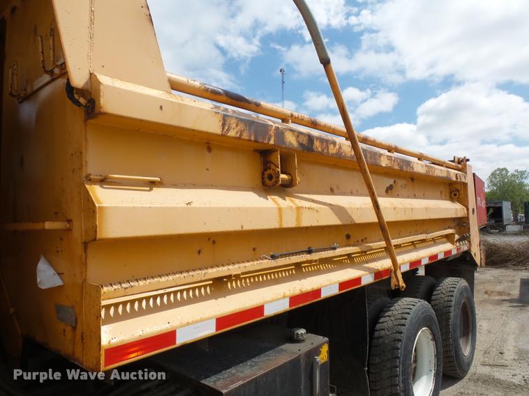 image for item DA4929 1998 International 4900 dump truck