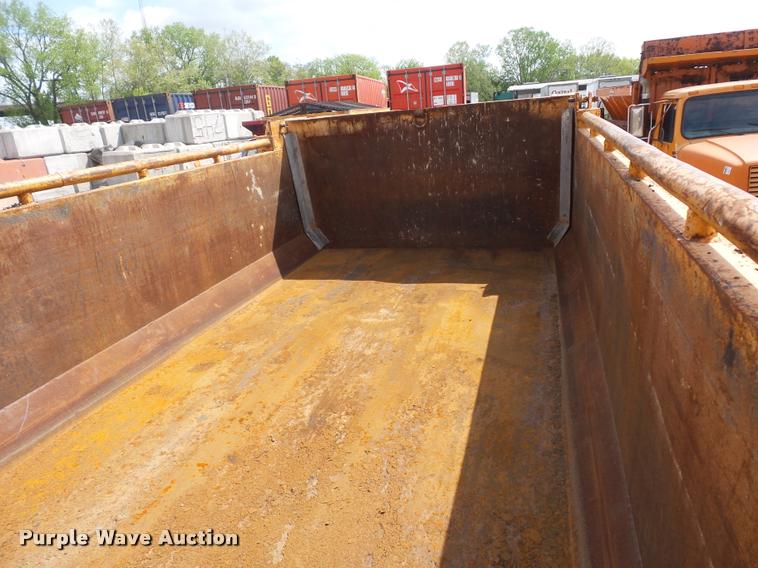 image for item DA4929 1998 International 4900 dump truck