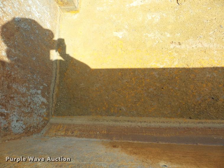 image for item DA4929 1998 International 4900 dump truck