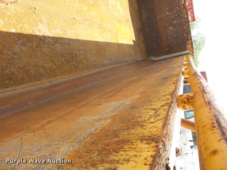 image for item DA4929 1998 International 4900 dump truck