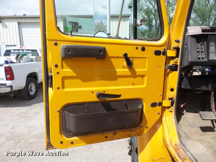 image for item DA4929 1998 International 4900 dump truck