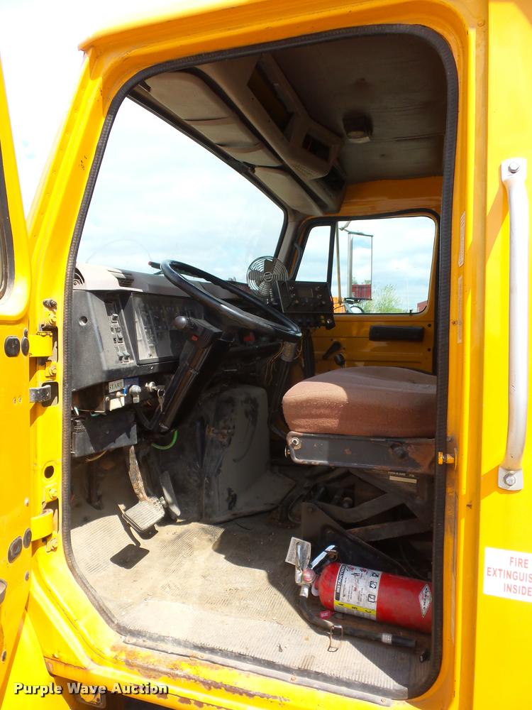 image for item DA4929 1998 International 4900 dump truck