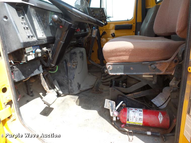 image for item DA4929 1998 International 4900 dump truck