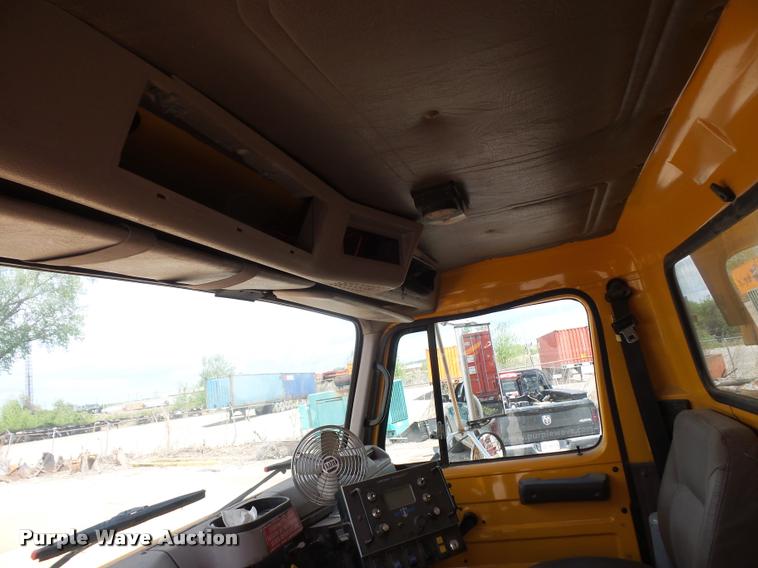 image for item DA4929 1998 International 4900 dump truck