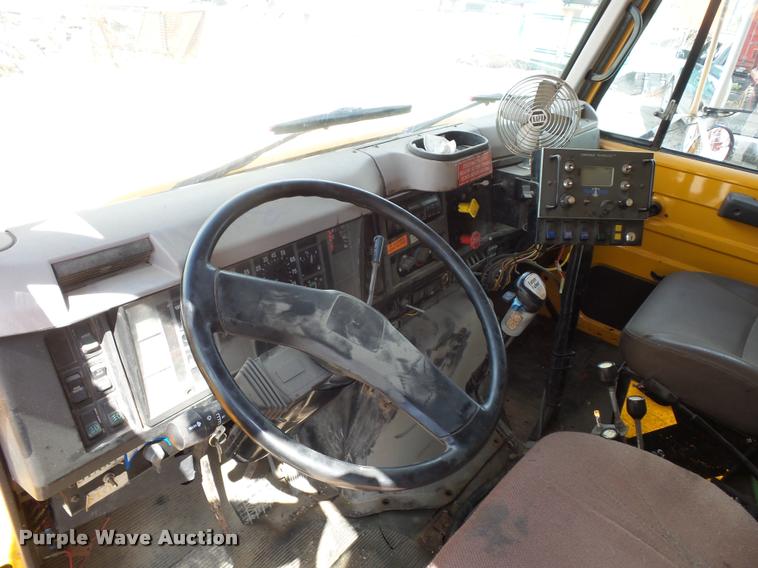 image for item DA4929 1998 International 4900 dump truck