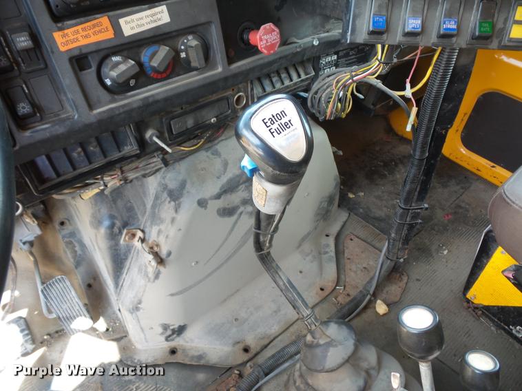 image for item DA4929 1998 International 4900 dump truck