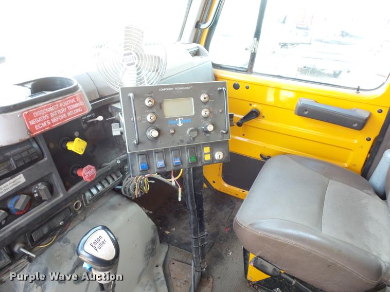 image for item DA4929 1998 International 4900 dump truck