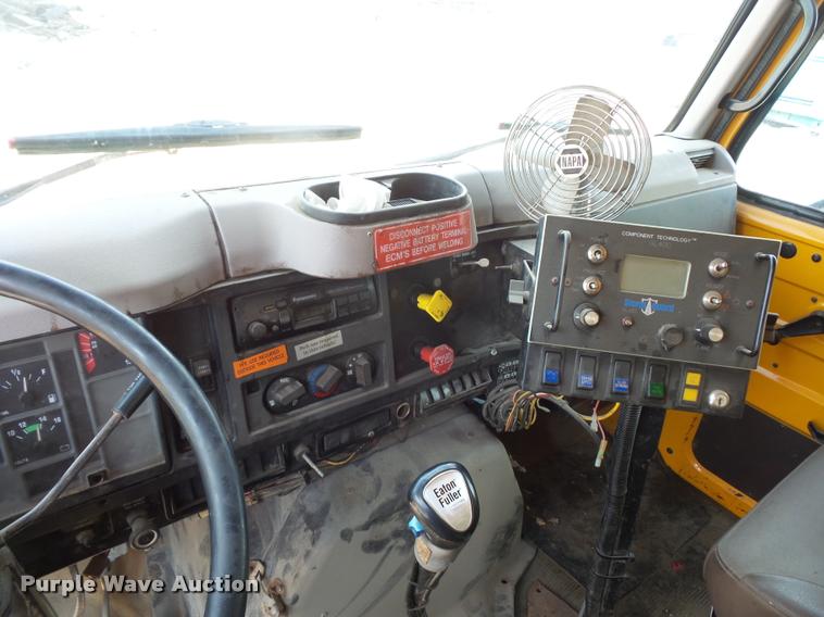 image for item DA4929 1998 International 4900 dump truck