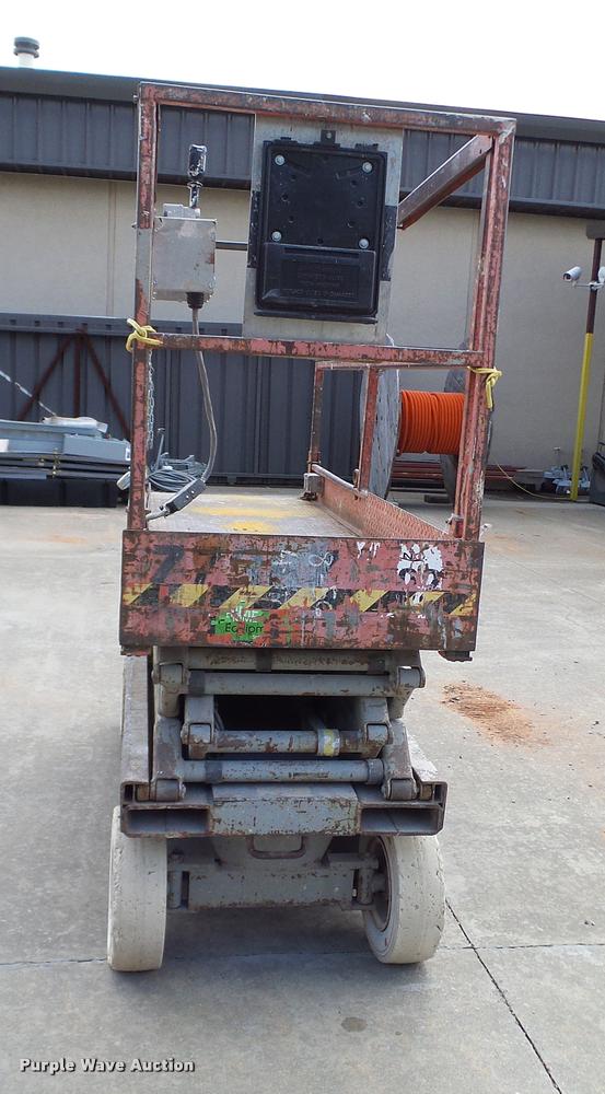 image for item DA6185 Sky Jack SJII 3220 scissor lift