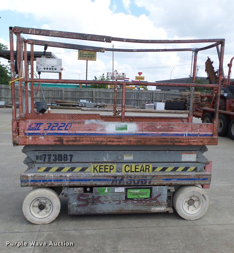 image for item DA6185 Sky Jack SJII 3220 scissor lift