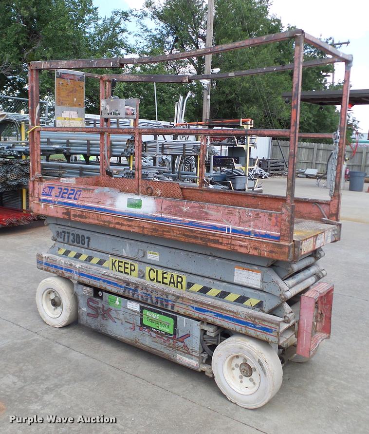 image for item DA6185 Sky Jack SJII 3220 scissor lift