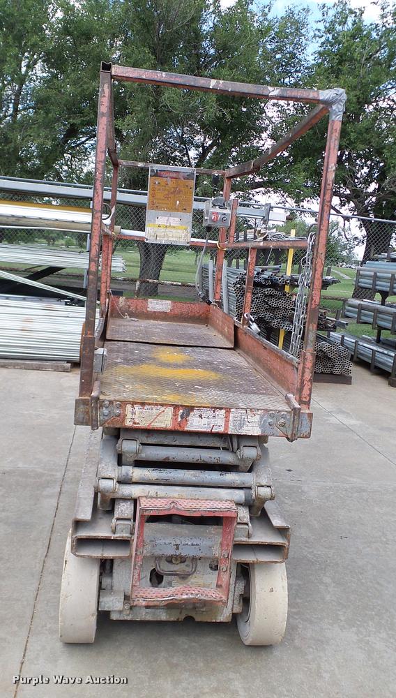 image for item DA6185 Sky Jack SJII 3220 scissor lift