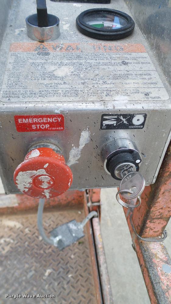 image for item DA6185 Sky Jack SJII 3220 scissor lift