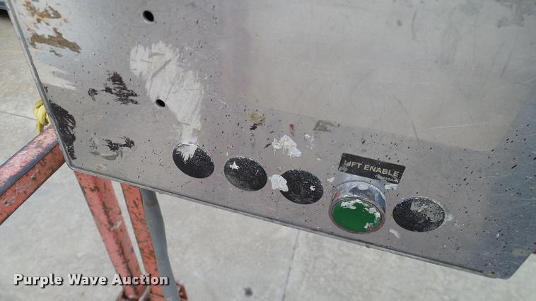 image for item DA6185 Sky Jack SJII 3220 scissor lift