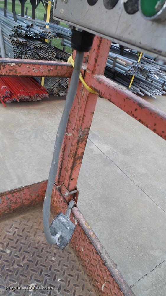 image for item DA6185 Sky Jack SJII 3220 scissor lift