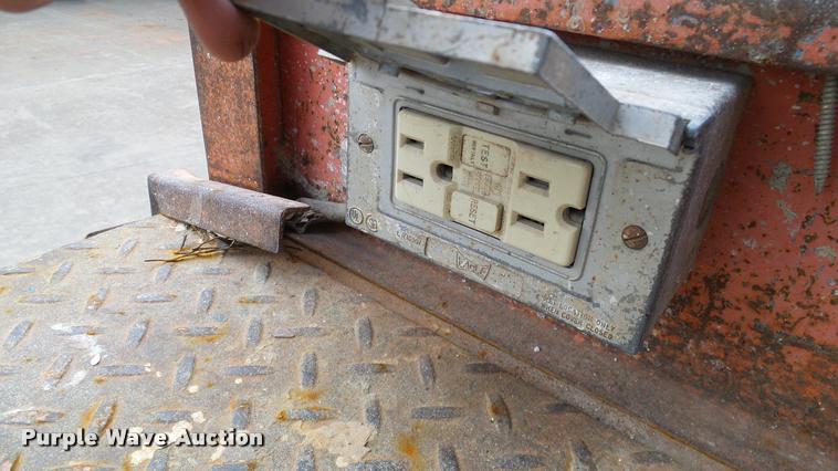 image for item DA6185 Sky Jack SJII 3220 scissor lift