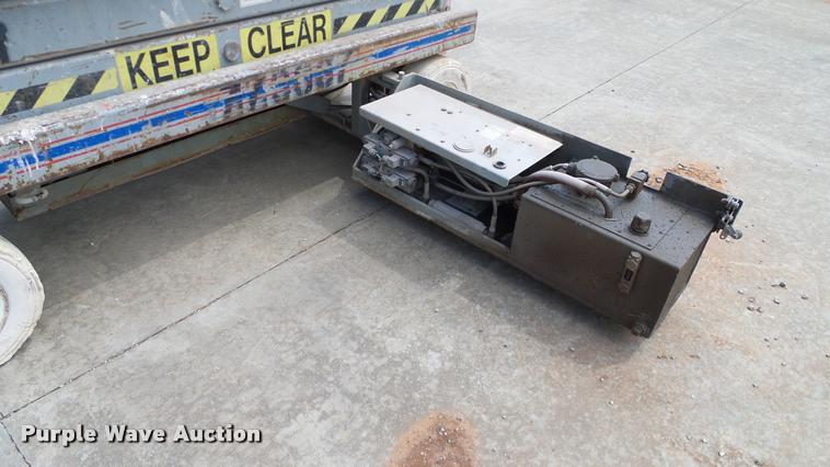 image for item DA6185 Sky Jack SJII 3220 scissor lift