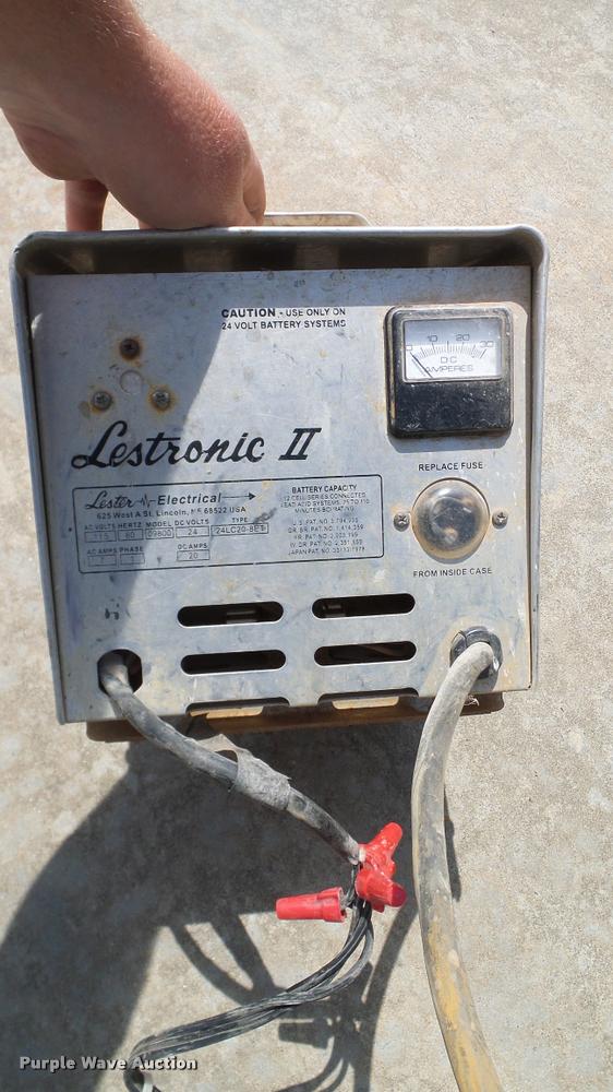 image for item DA6185 Sky Jack SJII 3220 scissor lift