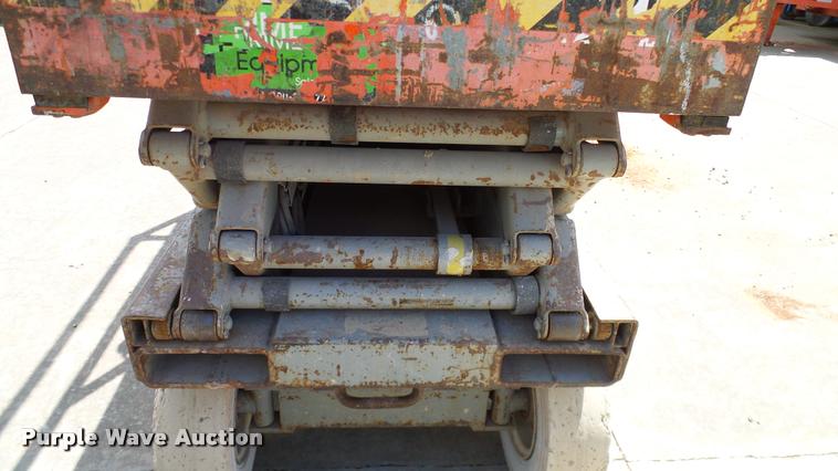 image for item DA6185 Sky Jack SJII 3220 scissor lift