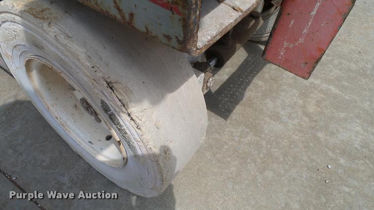 image for item DA6185 Sky Jack SJII 3220 scissor lift