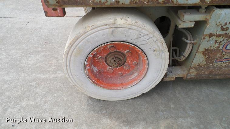 image for item DA6185 Sky Jack SJII 3220 scissor lift