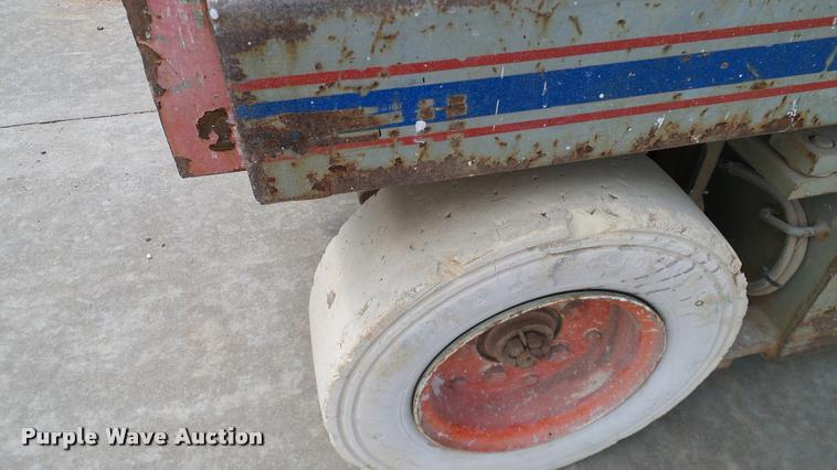 image for item DA6185 Sky Jack SJII 3220 scissor lift